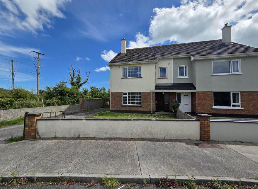 7 Knockroe Court, Castlerea, F45H562