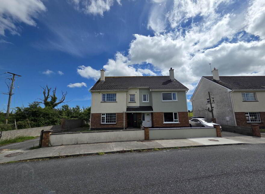 7 Knockroe Court, Castlerea, F45H562