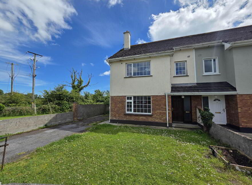 7 Knockroe Court, Castlerea, F45H562