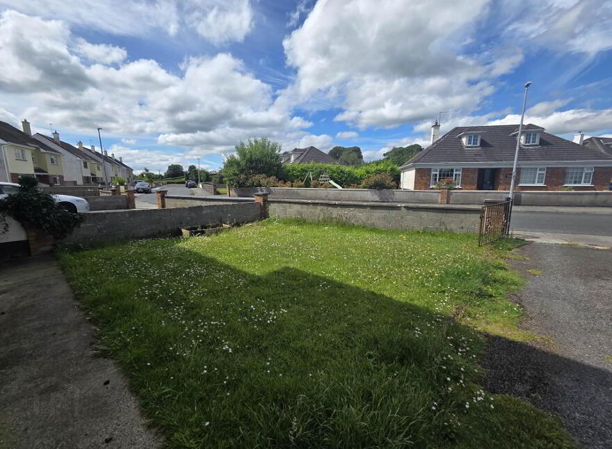 7 Knockroe Court, Castlerea, F45H562