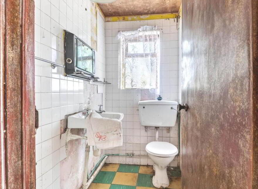 Doyle`s Crossing On, C. 1.4 Acres, With The Piano House & Carrow Ho...Four Roads, F42F251