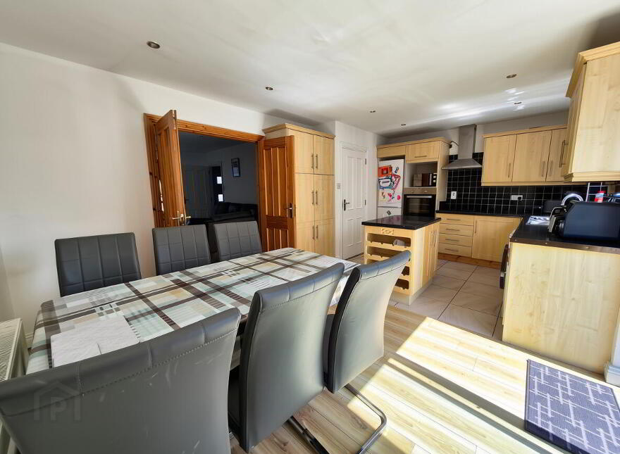 8 Danesfort, Old Galway Road, Athlone, N37ED91