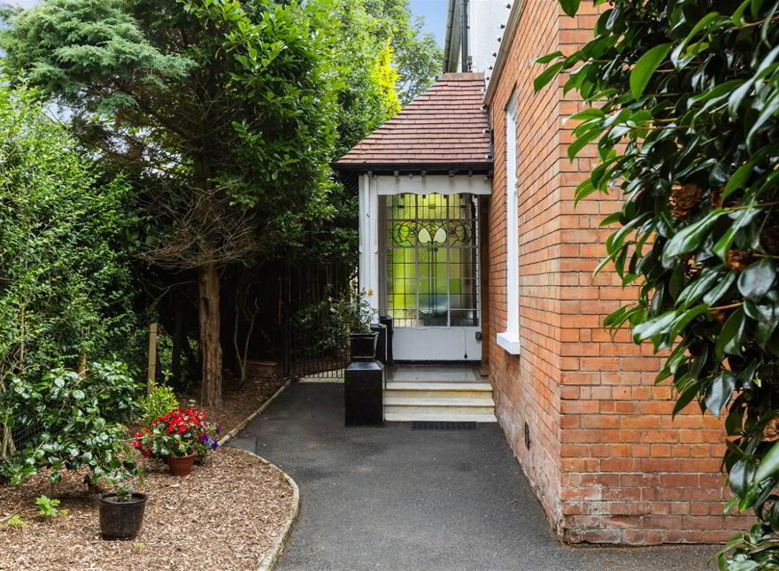 66 Myrtlefield Park, Belfast, BT9 6NG