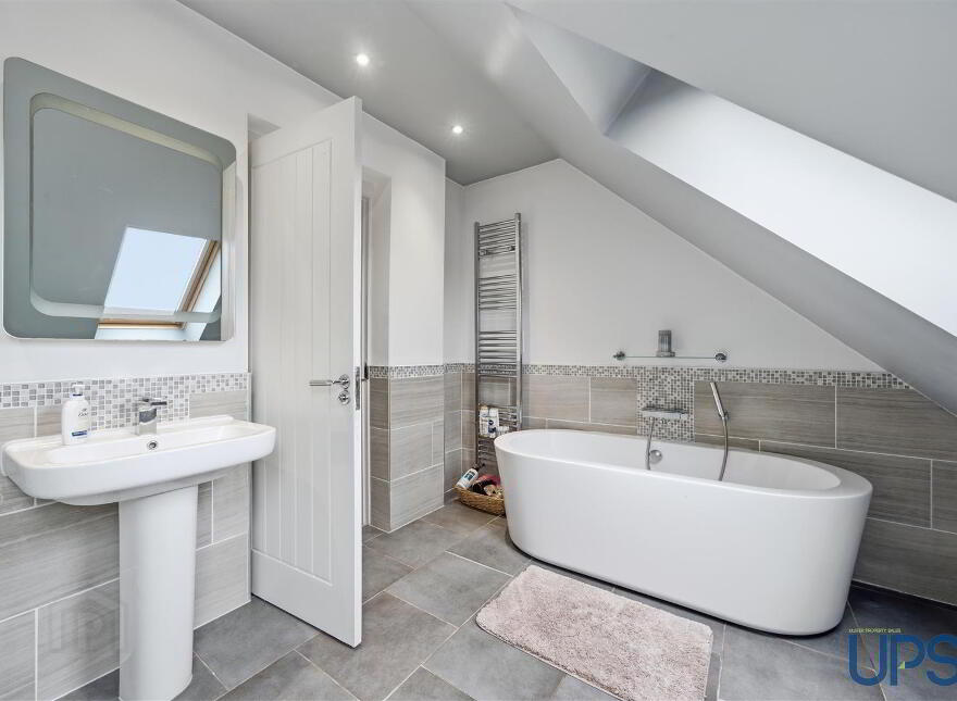 16 Woodland Avenue, Lisburn, BT27 4PJ