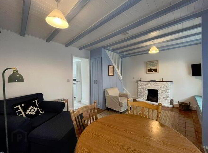 2 Pier Road, Schull, P81A336