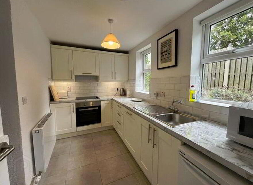2 Pier Road, Schull, P81A336