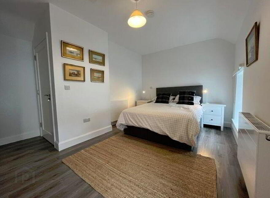 2 Pier Road, Schull, P81A336