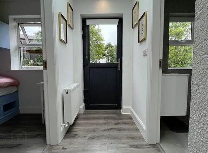 2 Pier Road, Schull, P81A336
