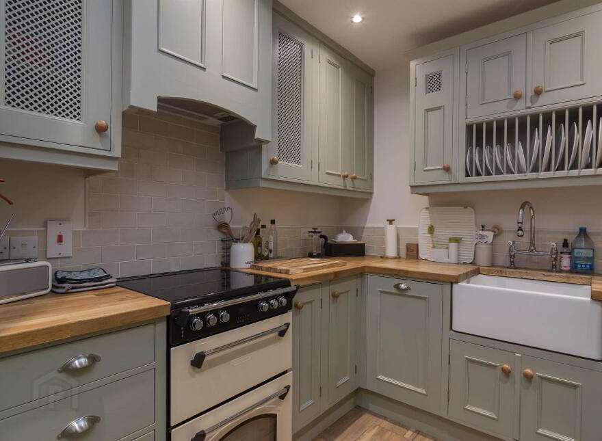 12 Arthur Street, Hillsborough, BT26 6AP