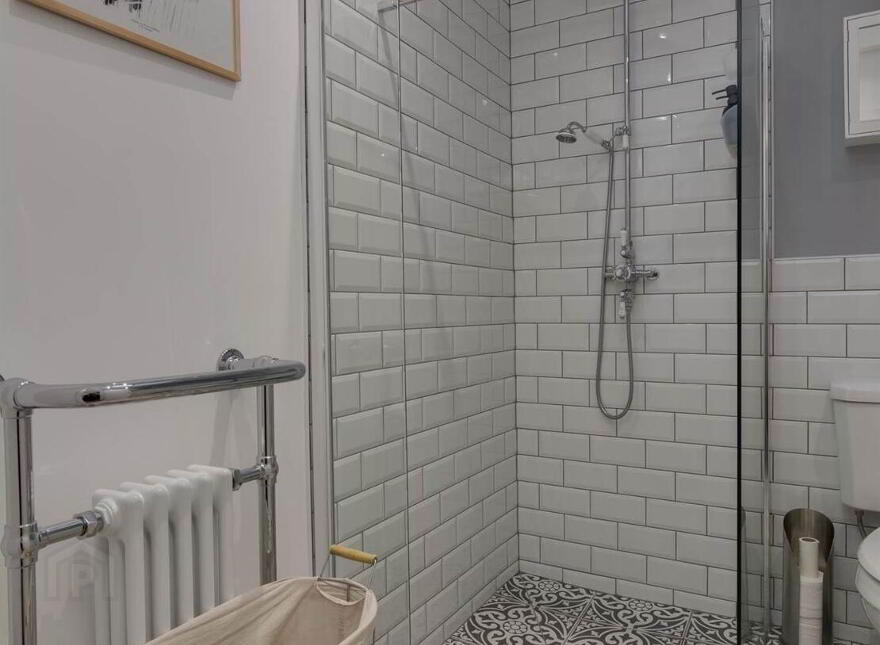 12 Arthur Street, Hillsborough, BT26 6AP