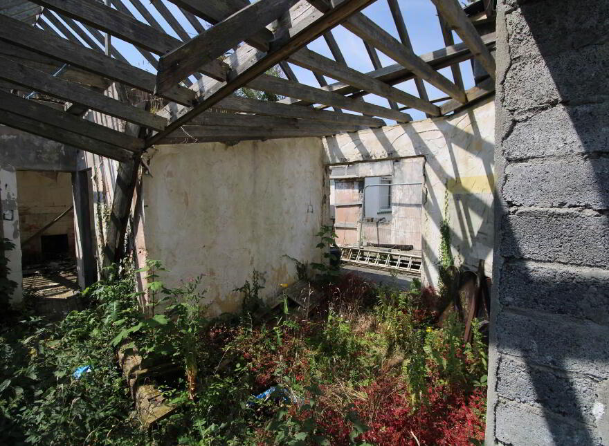Nalagiri House ( Site) & Refuge Cottage, Firmount, Carrigahorig, Nenagh, E45R202