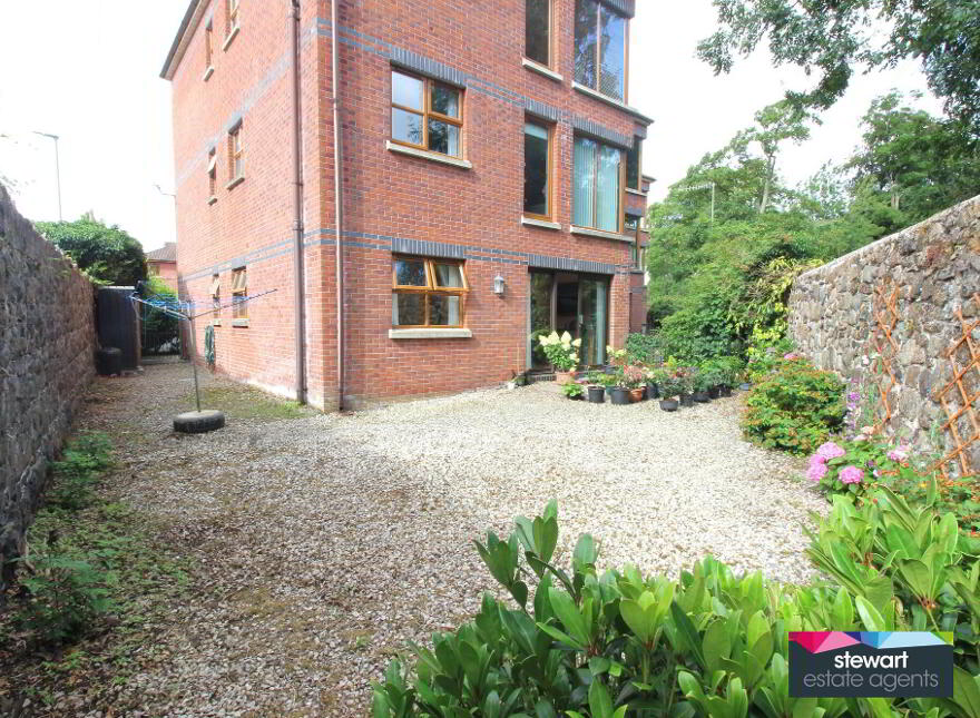 24 Parkview Court, Lurgan, BT66 8AF