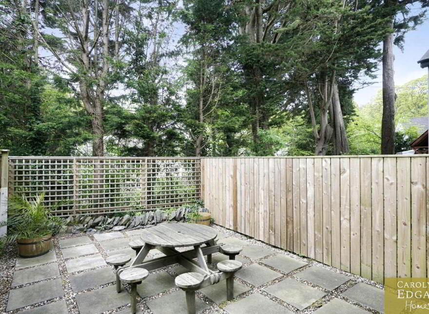 Glenside, 5 Main Street, Crawfordsburn, Bangor, BT19 1JF