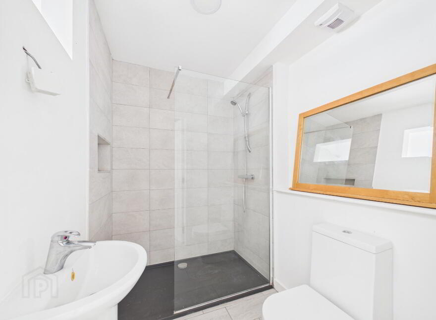 Main St, Cloughjordan, E53TF90
