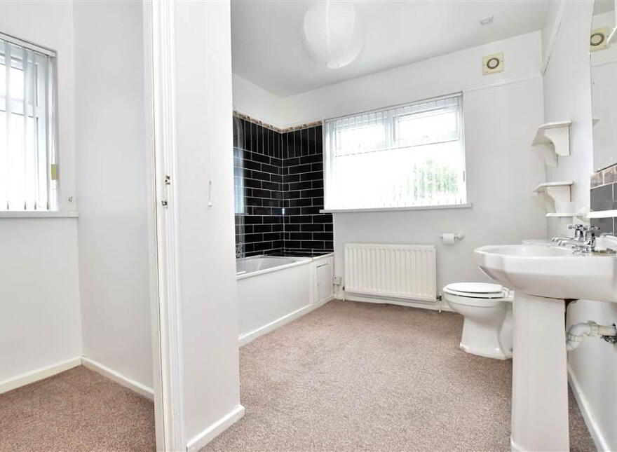 54 Scrabo Road, Newtownards, BT23 4NW