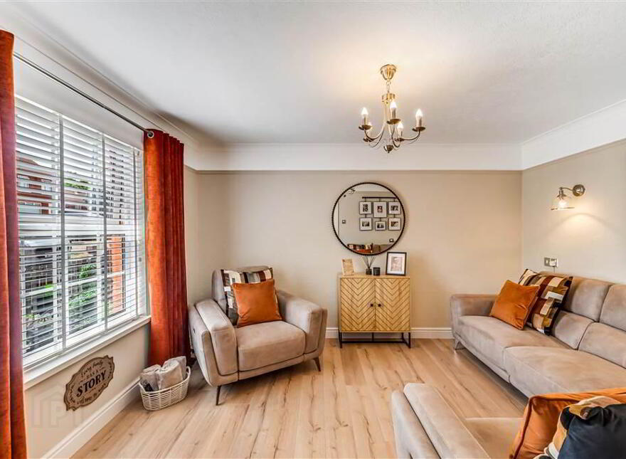 66 Woodside View, Dunmurry, Belfast, BT17 0SU