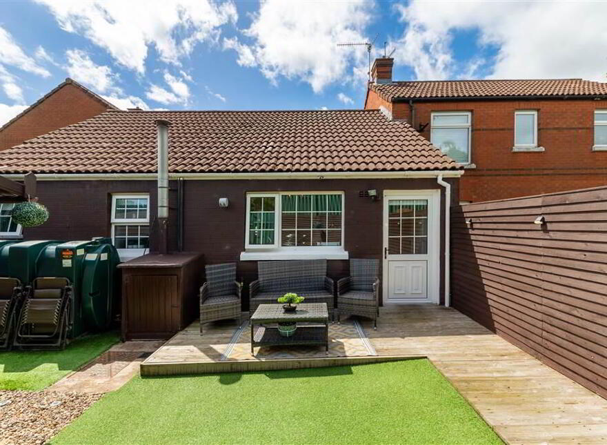 66 Woodside View, Dunmurry, Belfast, BT17 0SU