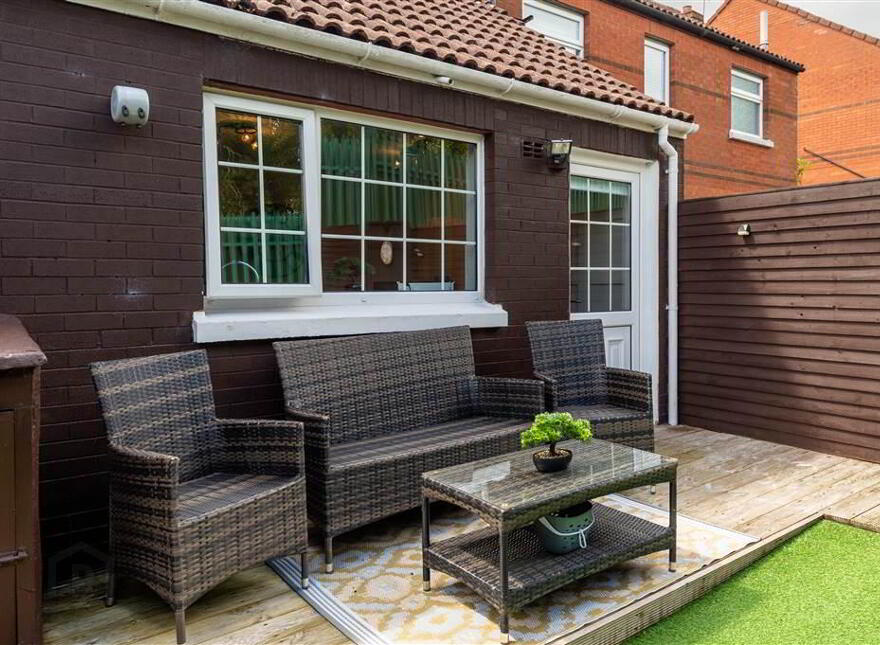 66 Woodside View, Dunmurry, Belfast, BT17 0SU