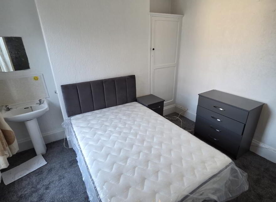 Room 4, 47 Malone Avenue, Belfast, BT9 6EP