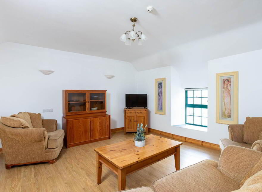 Lil McCarthys, Main Street, Castletownshend, P81PX85
