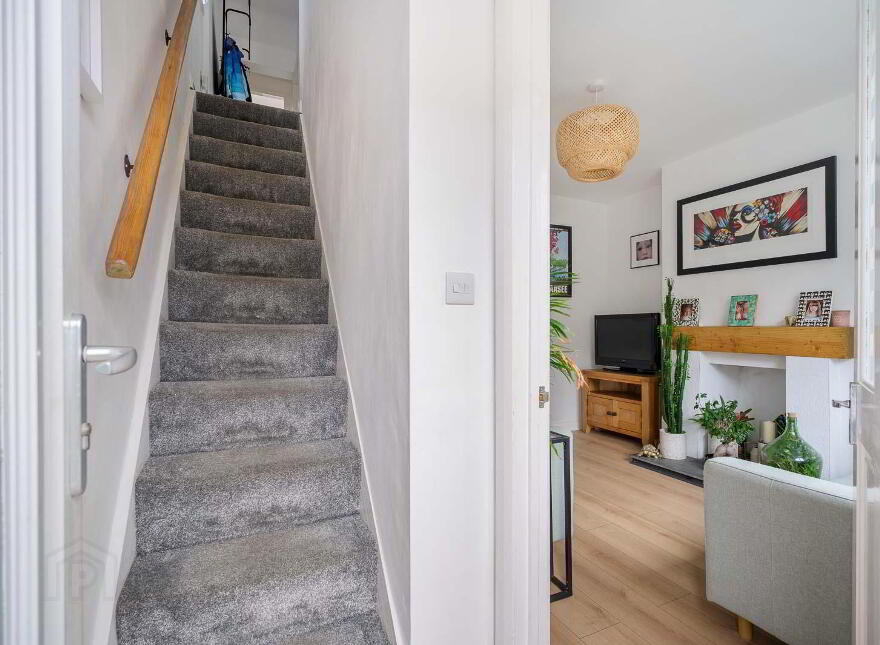 6 Hillview Place, Holywood, BT18 9DL
