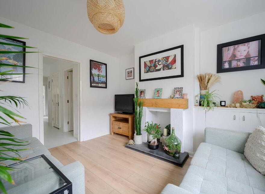 6 Hillview Place, Holywood, BT18 9DL