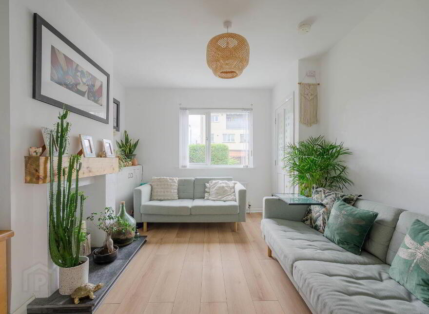 6 Hillview Place, Holywood, BT18 9DL