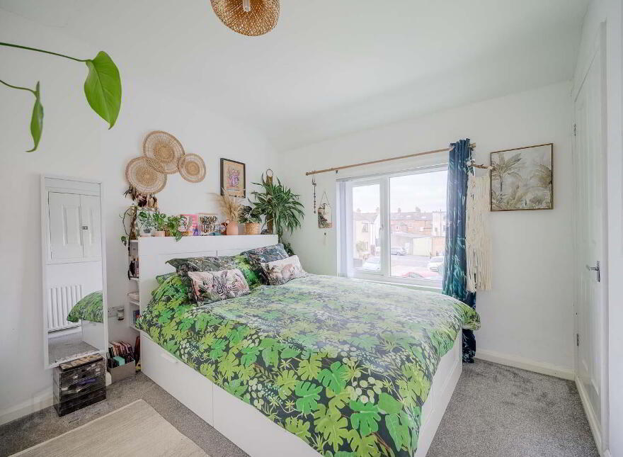 6 Hillview Place, Holywood, BT18 9DL