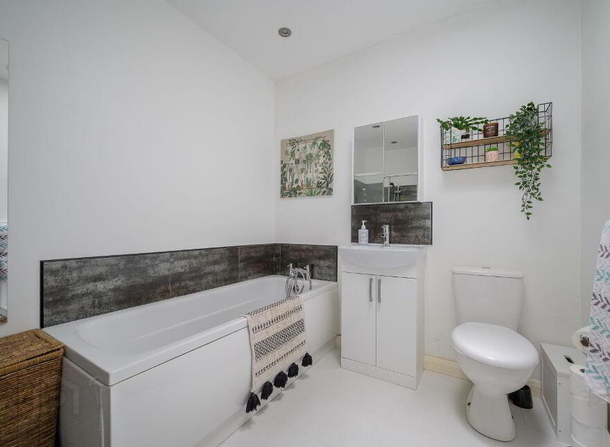 6 Hillview Place, Holywood, BT18 9DL