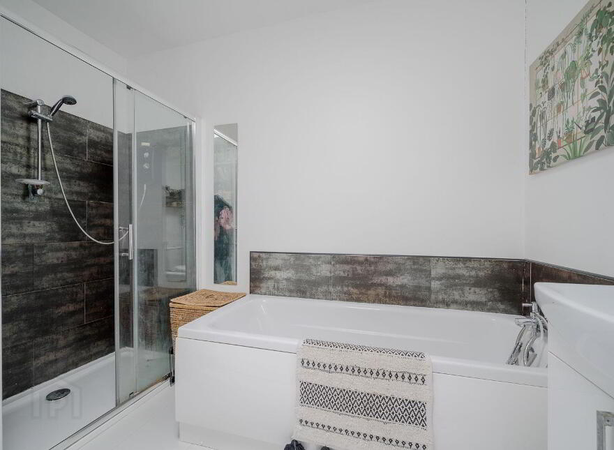 6 Hillview Place, Holywood, BT18 9DL