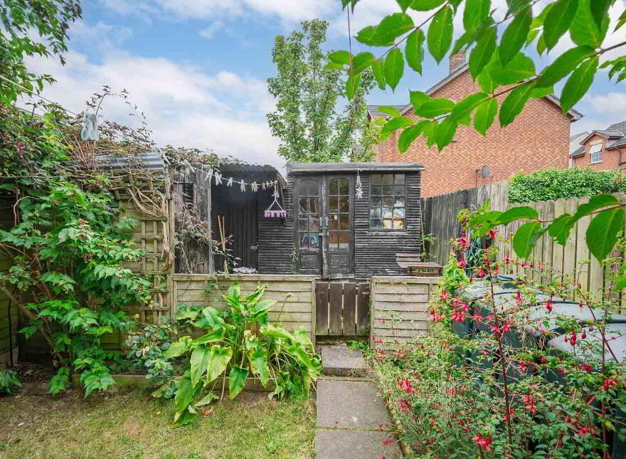 6 Hillview Place, Holywood, BT18 9DL