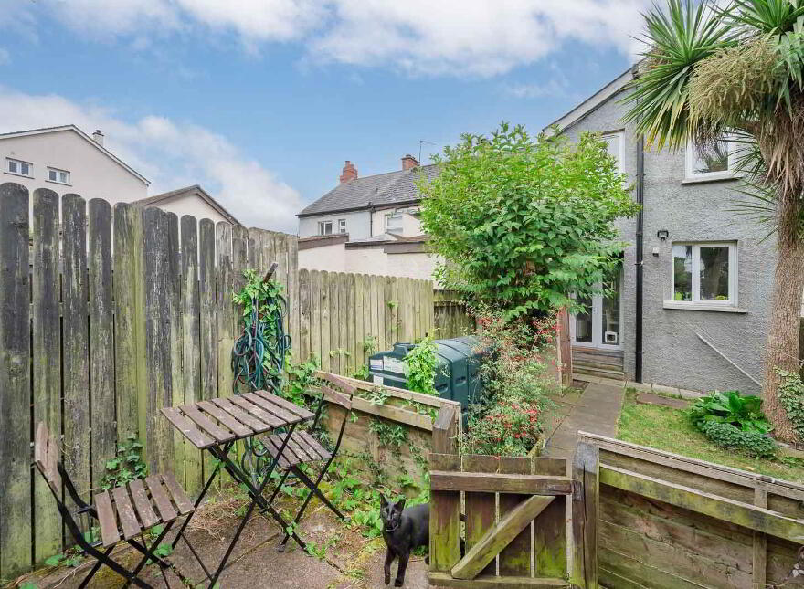 6 Hillview Place, Holywood, BT18 9DL