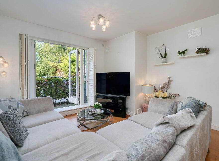 Apt 1, El Pinar, Kilgobbin Road, Sandyford, Dublin, D18PT63