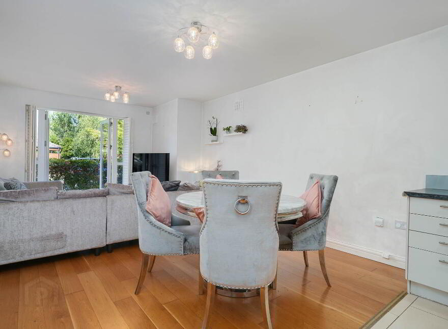 Apt 1, El Pinar, Kilgobbin Road, Sandyford, Dublin, D18PT63
