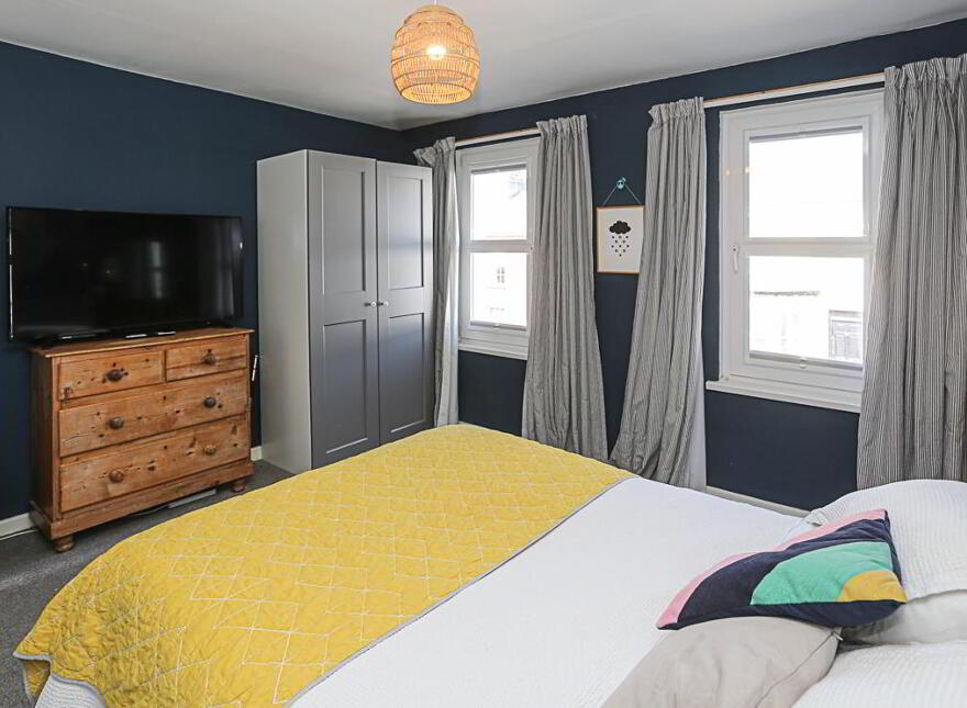 65 Downshire Road, Holywood, BT18 9LX