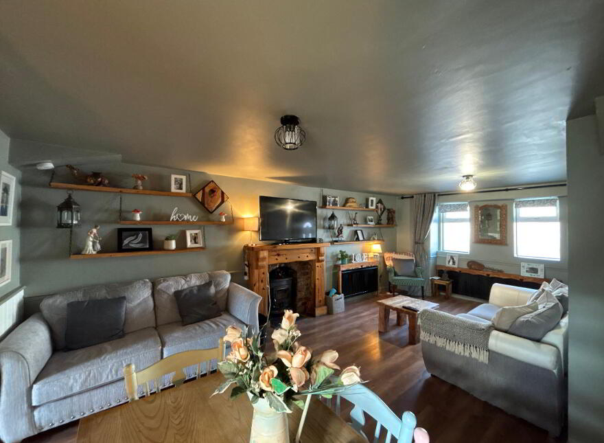 Main Street, Clogheen, E21VR60