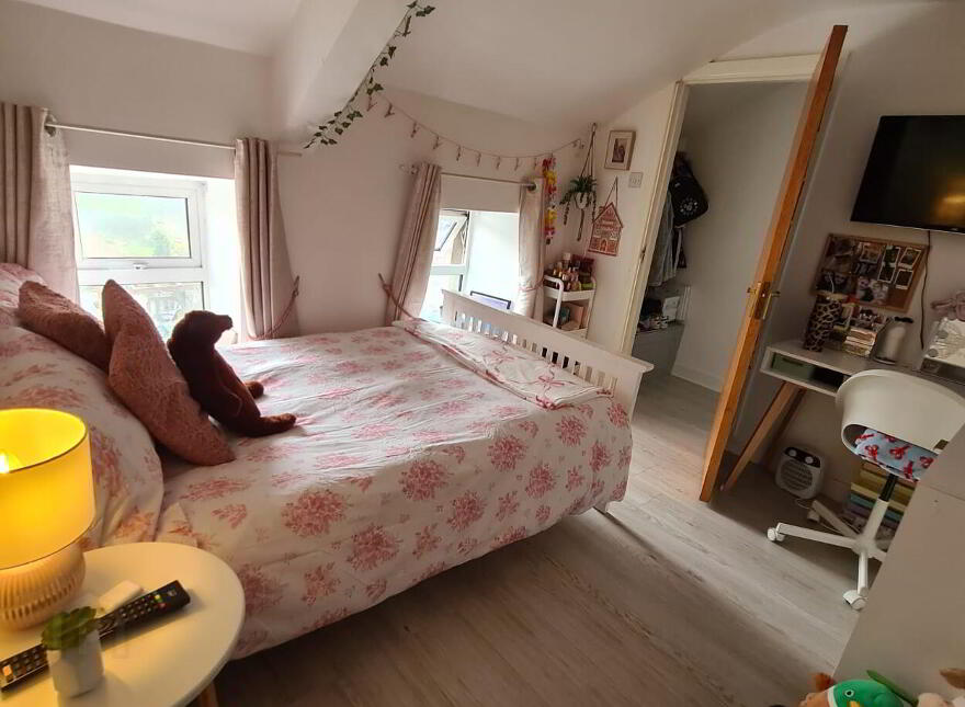 Main Street, Clogheen, E21VR60