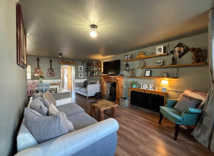 Main Street, Clogheen, E21VR60