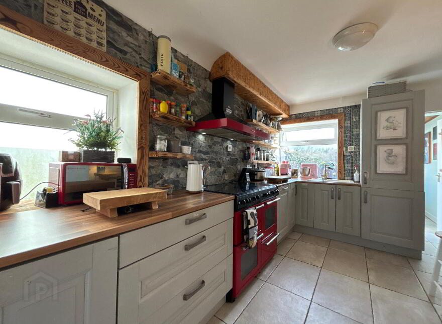 Main Street, Clogheen, E21VR60