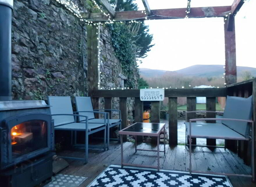 Main Street, Clogheen, E21VR60