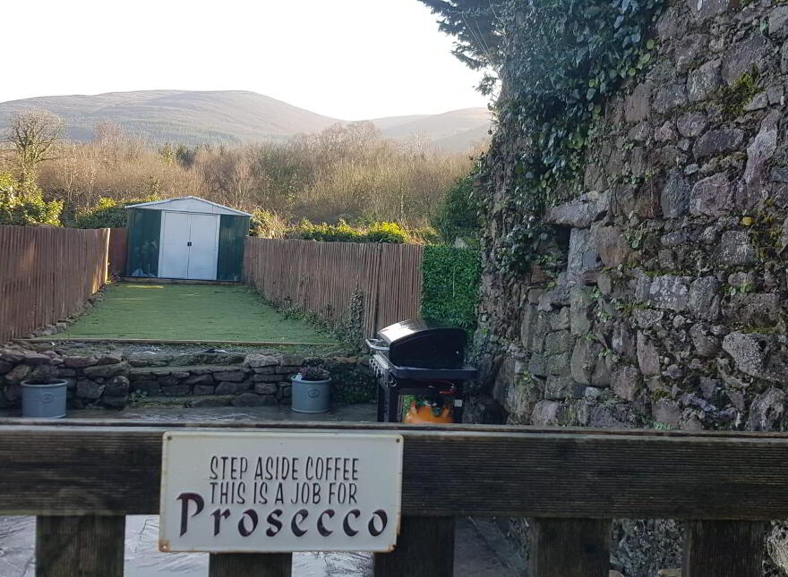Main Street, Clogheen, E21VR60