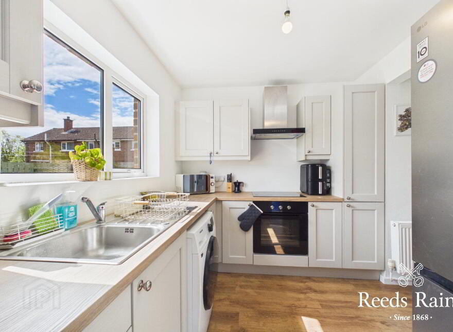 6 Knocknagoney Road, Belfast, BT4 2PW