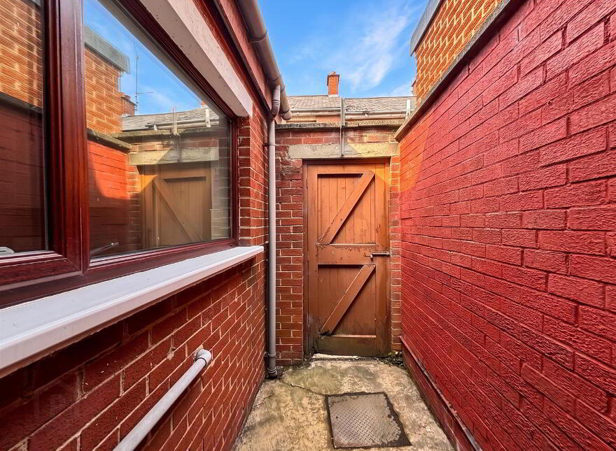 10 Strathroy Park, Belfast, BT14 7LP