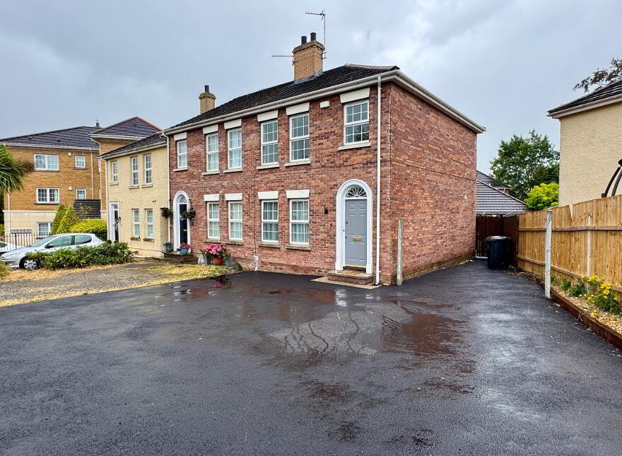6 Summerhill Court, Banbridge, BT32 3GZ