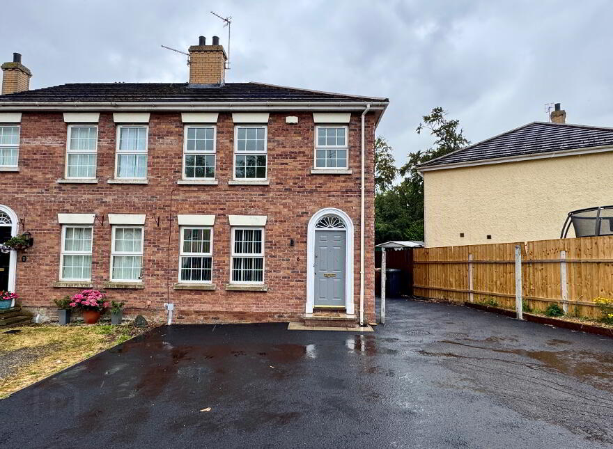 6 Summerhill Court, Banbridge, BT32 3GZ