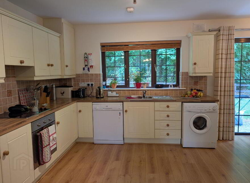 16 Mac Raghnaill Court, Lough Rinn, Gortletteragh, N41FX03