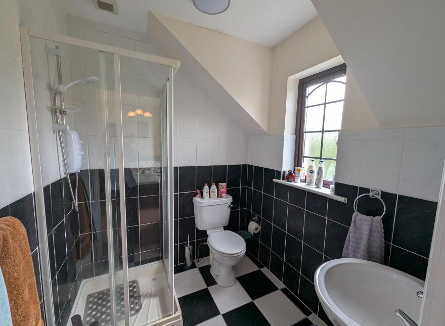 16 Mac Raghnaill Court, Lough Rinn, Gortletteragh, N41FX03
