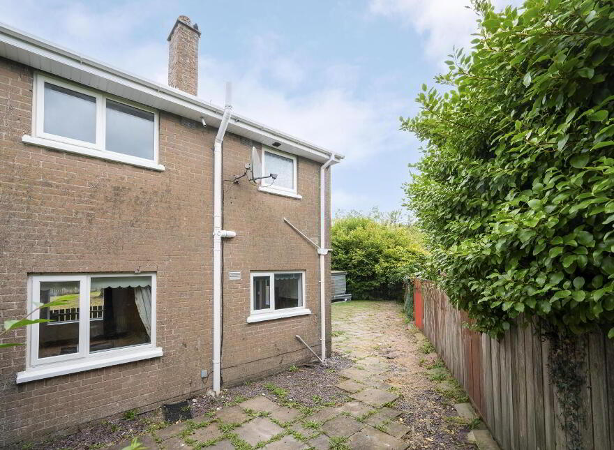 31 Knocknagoney Gardens, Belfast, BT4 2QA