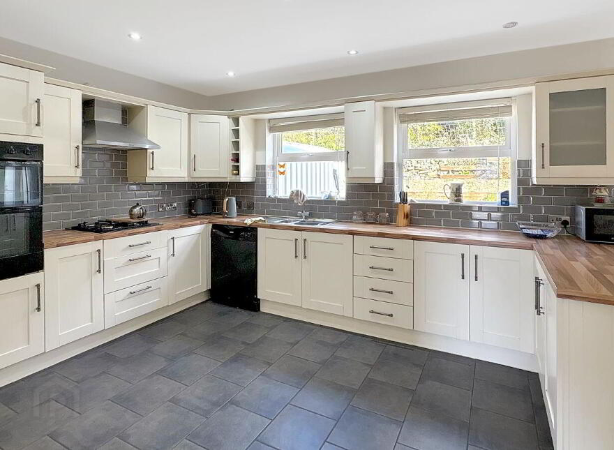 24 Manor Grove, Kinlough, F91V9D3