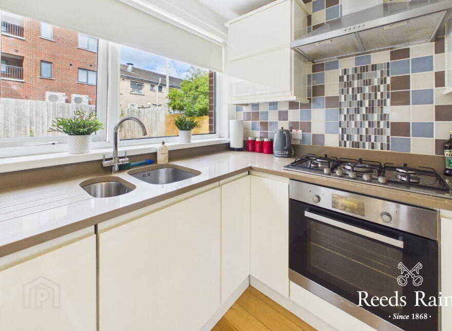 2 Loopland Park, Belfast, BT6 9DY